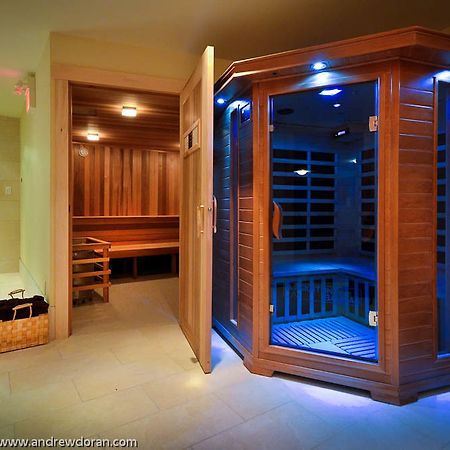 Tyax Lodge & Heliskiing Уислър Екстериор снимка