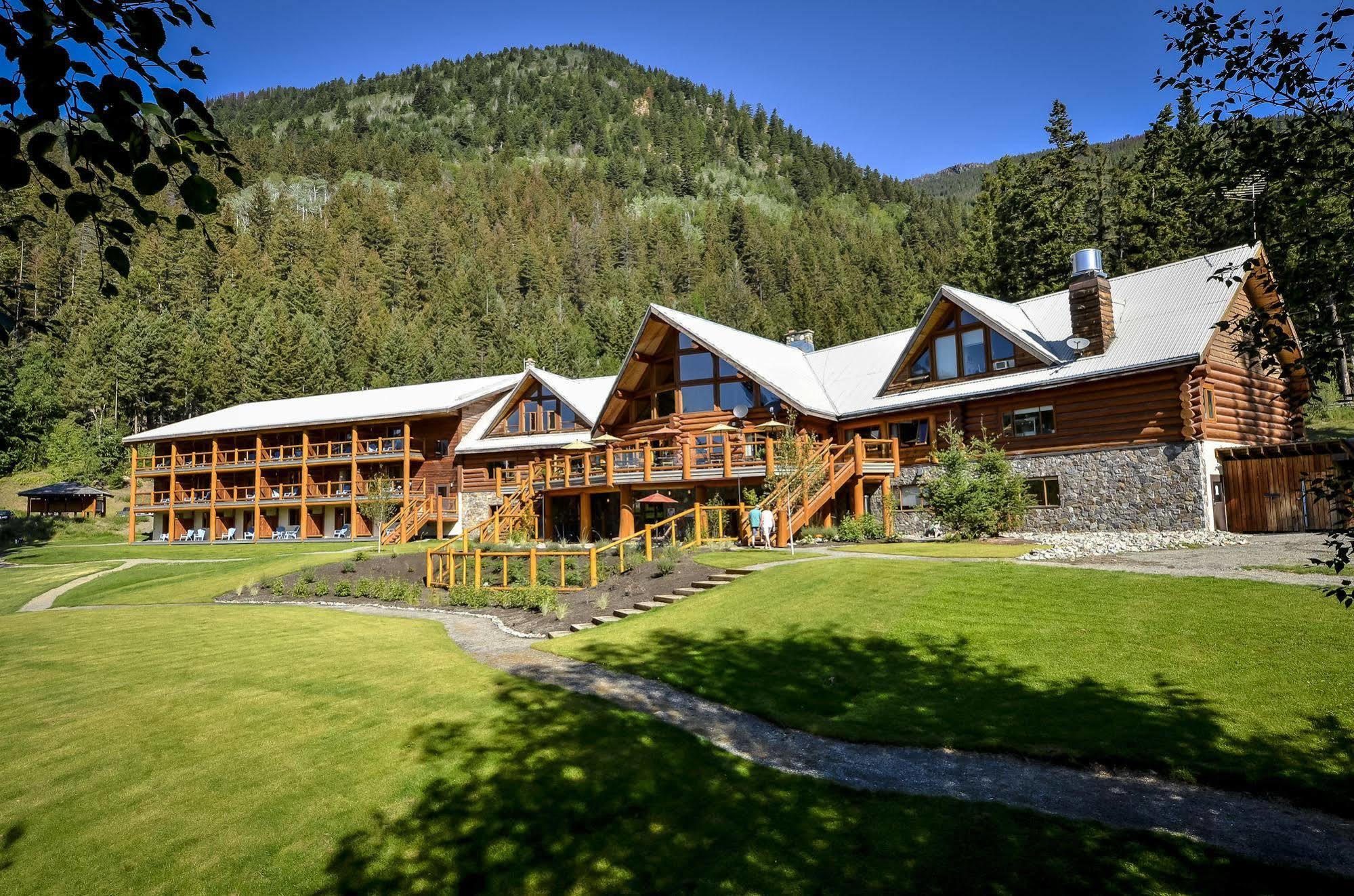 Tyax Lodge & Heliskiing Уислър Екстериор снимка
