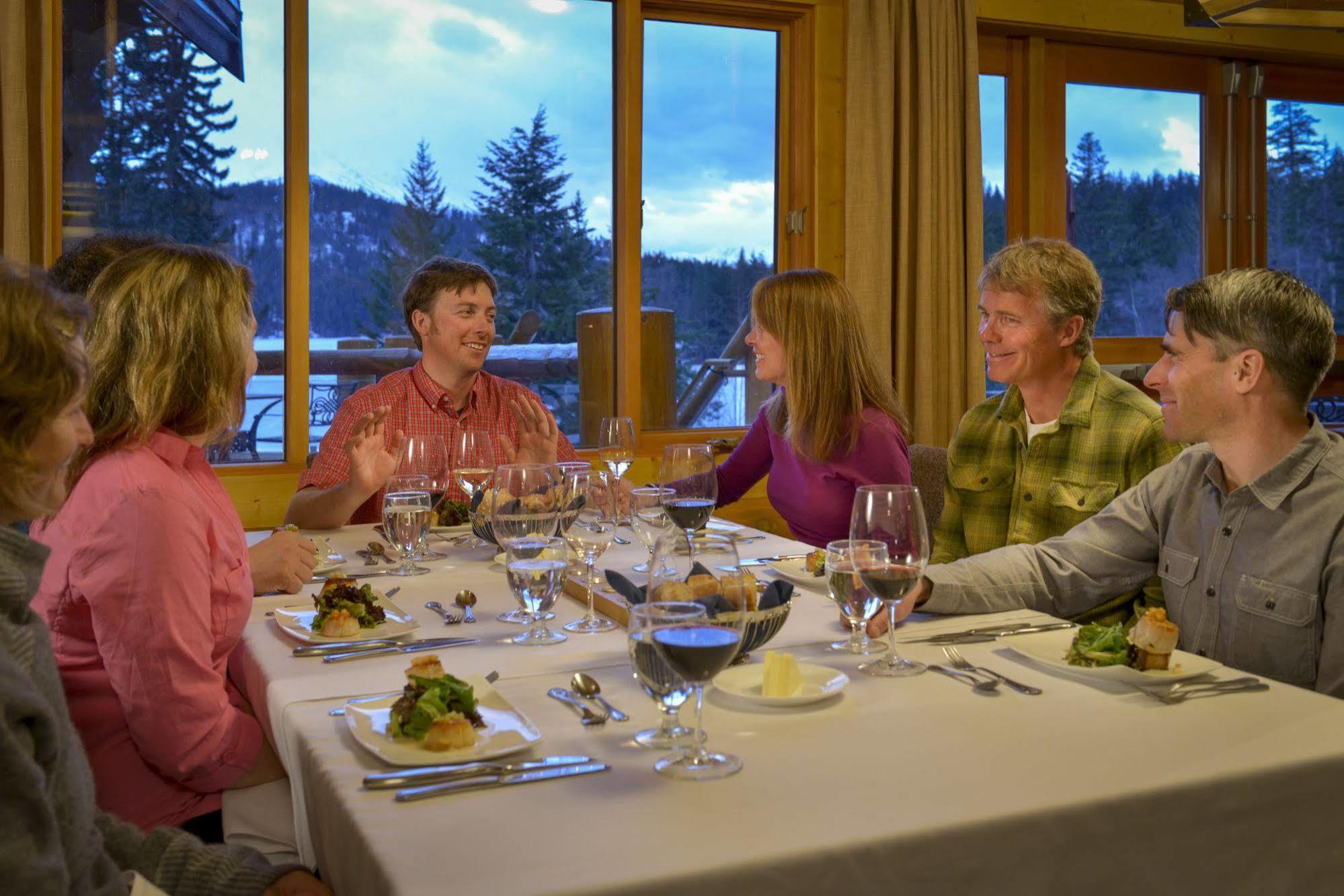 Tyax Lodge & Heliskiing Уислър Екстериор снимка