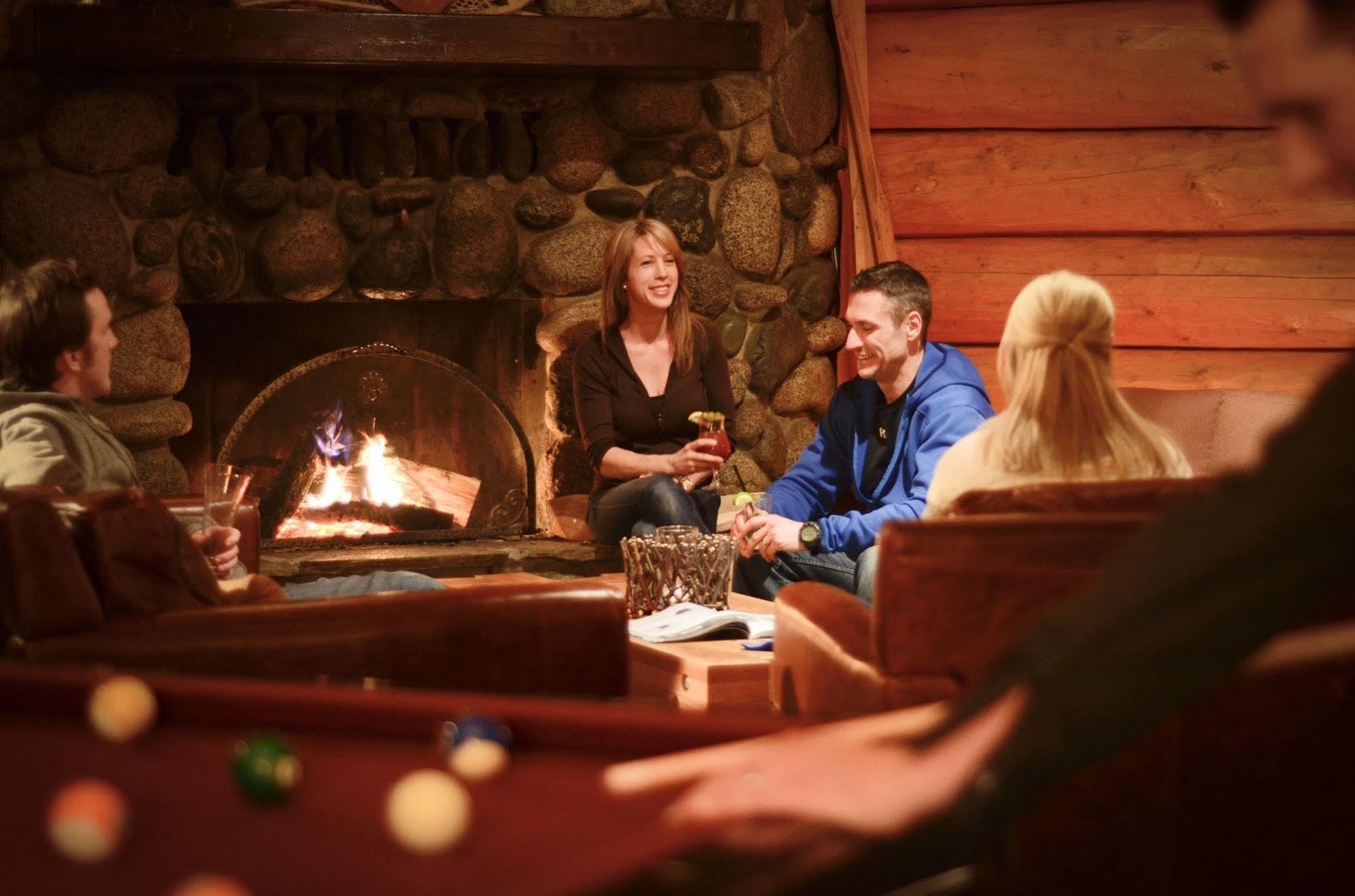 Tyax Lodge & Heliskiing Уислър Екстериор снимка